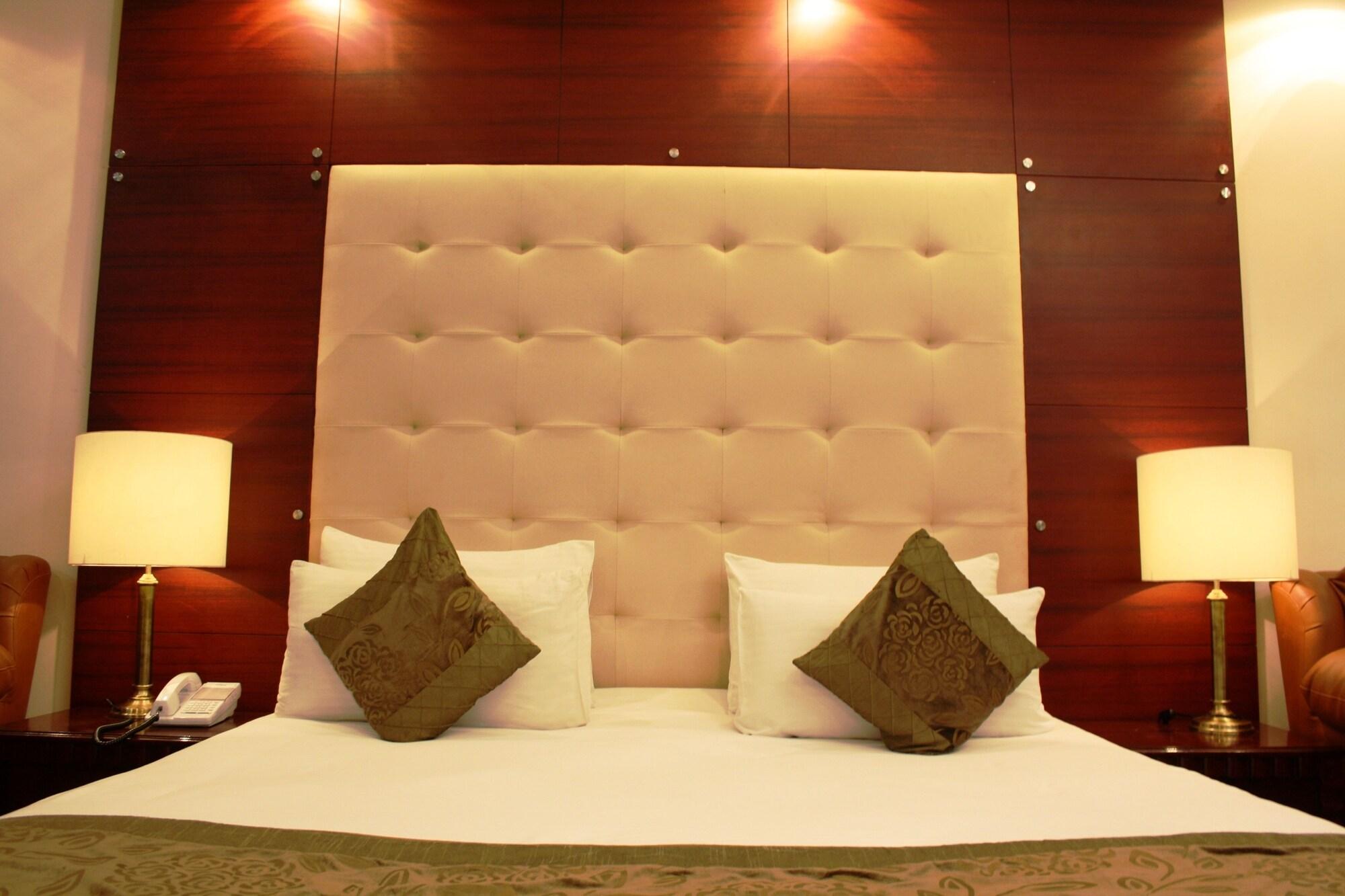 Oyo 367 Hotel Forest Green New Delhi Exterior photo