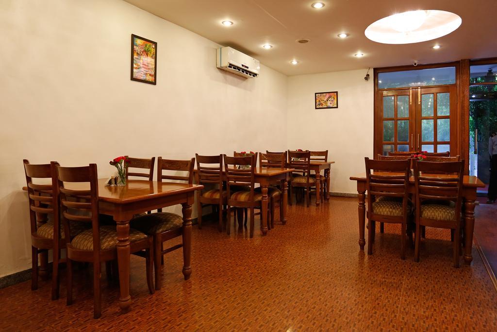 Oyo 367 Hotel Forest Green New Delhi Exterior photo