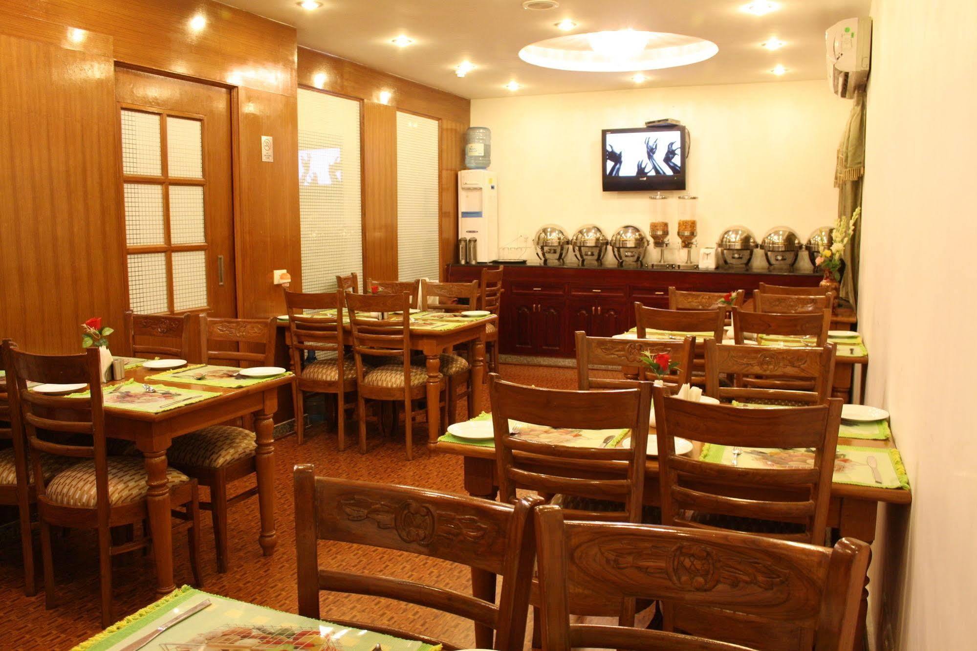 Oyo 367 Hotel Forest Green New Delhi Restaurant photo